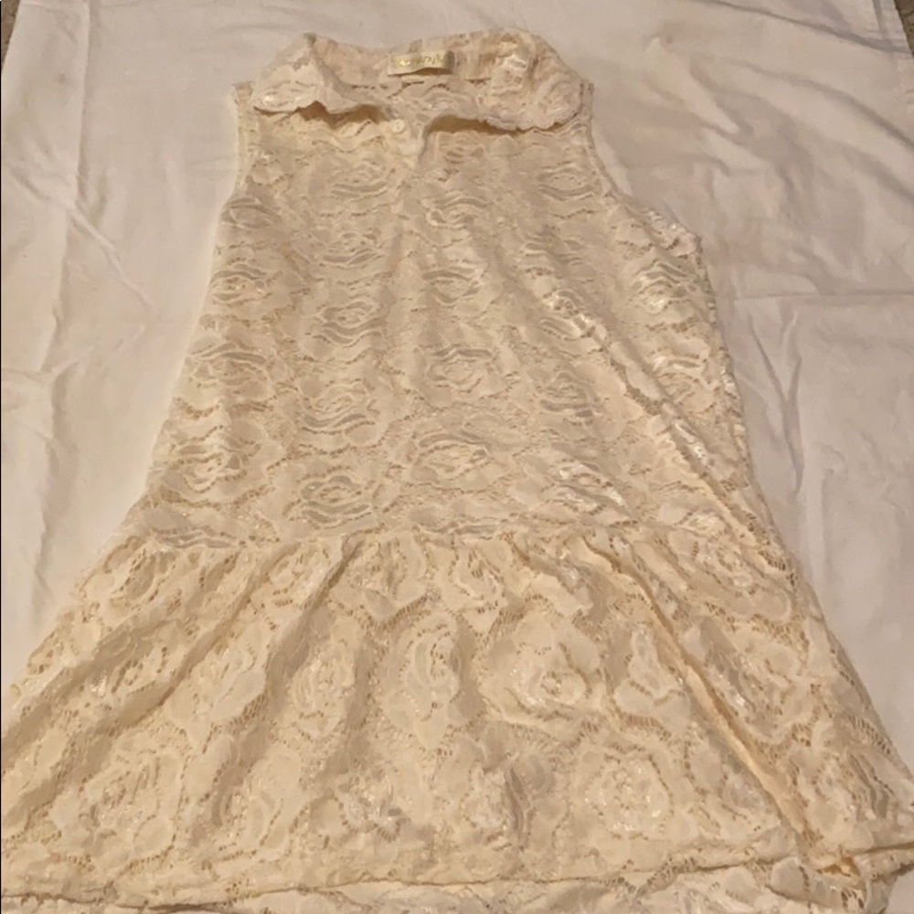Lace collard tank with peplum edging